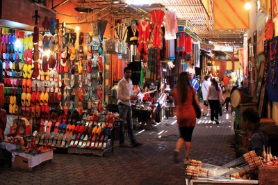 Souk in Marrakesch (Barbaragin)  [flickr.com]  CC BY-SA 
Informazioni sulla licenza disponibili sotto 'Prova delle fonti di immagine'